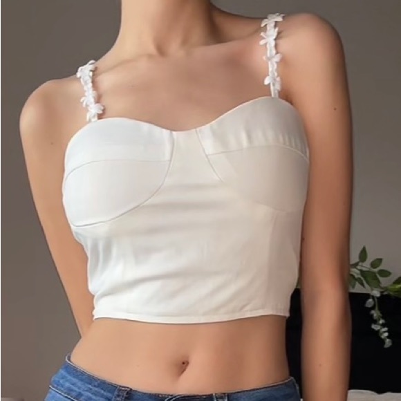 Flower Top 🌸 - Picture 3 of 6